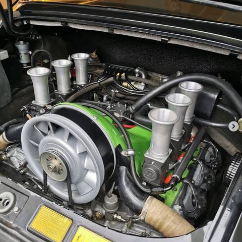 Customer 911 engine bay fitted with a Rennen ITB system