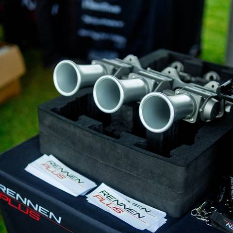 Rennen ITB hard case opened on the Rennen Plus stand